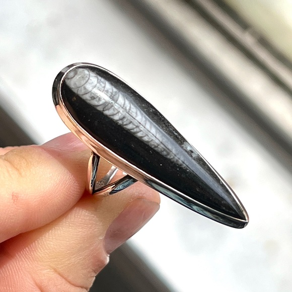 Sterling Silver Orthoceras Fossil Ring. Sz 7 - Picture 2 of 4